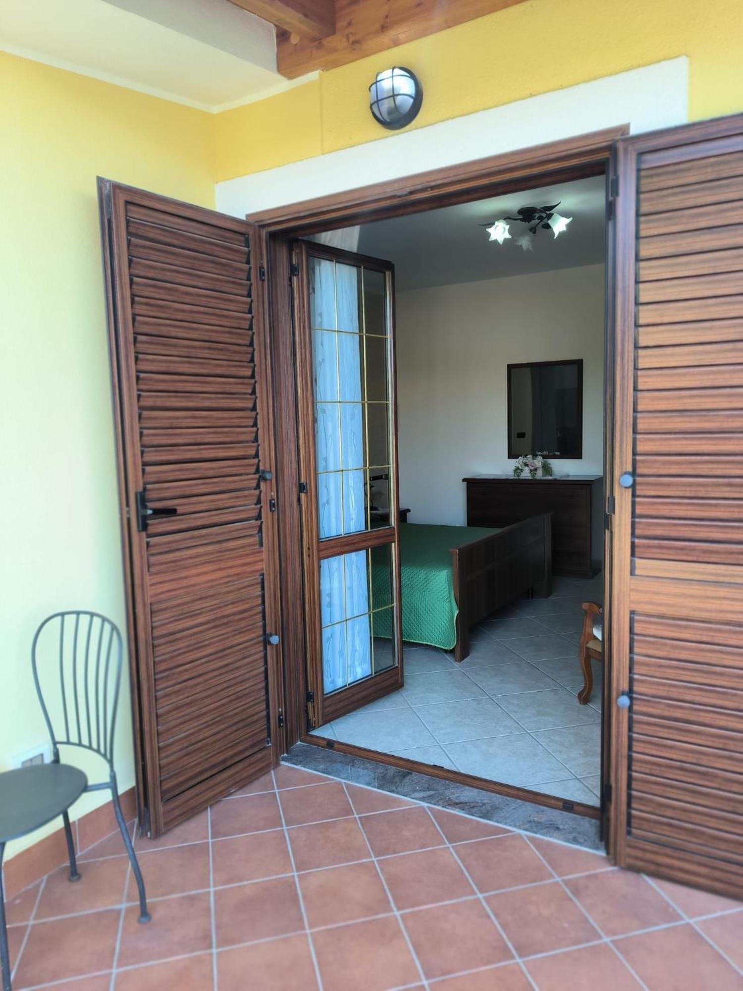 Aria Di Mare B&B Family Сан Никола Арчела Екстериор снимка